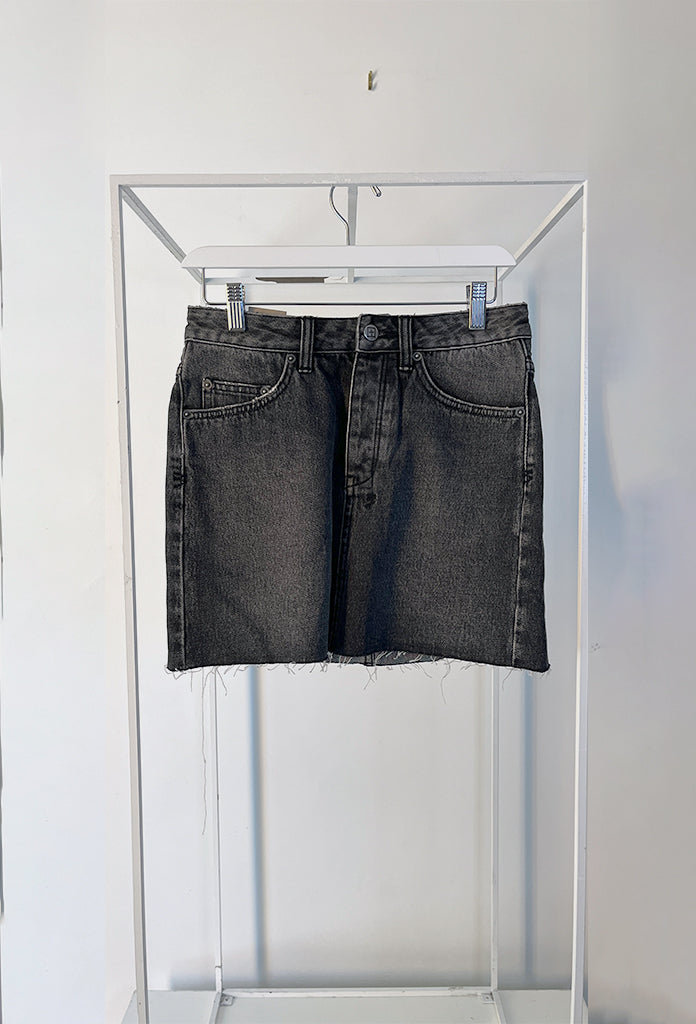 Model Mini Throwblack - 26